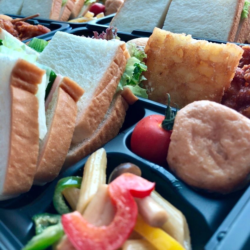 洋食弁当だけどツッコミどころ満...