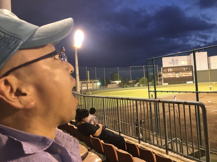 ファウルボールに思わず興奮する...