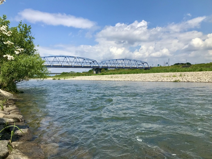 久しぶり木曽川の水に触れました...