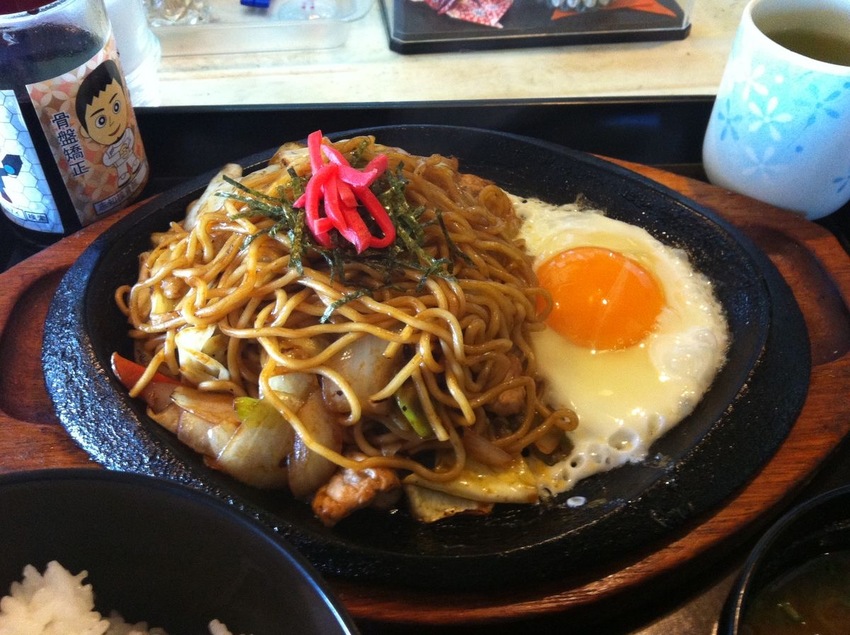 これが名古屋の喫茶店の焼きそば...
