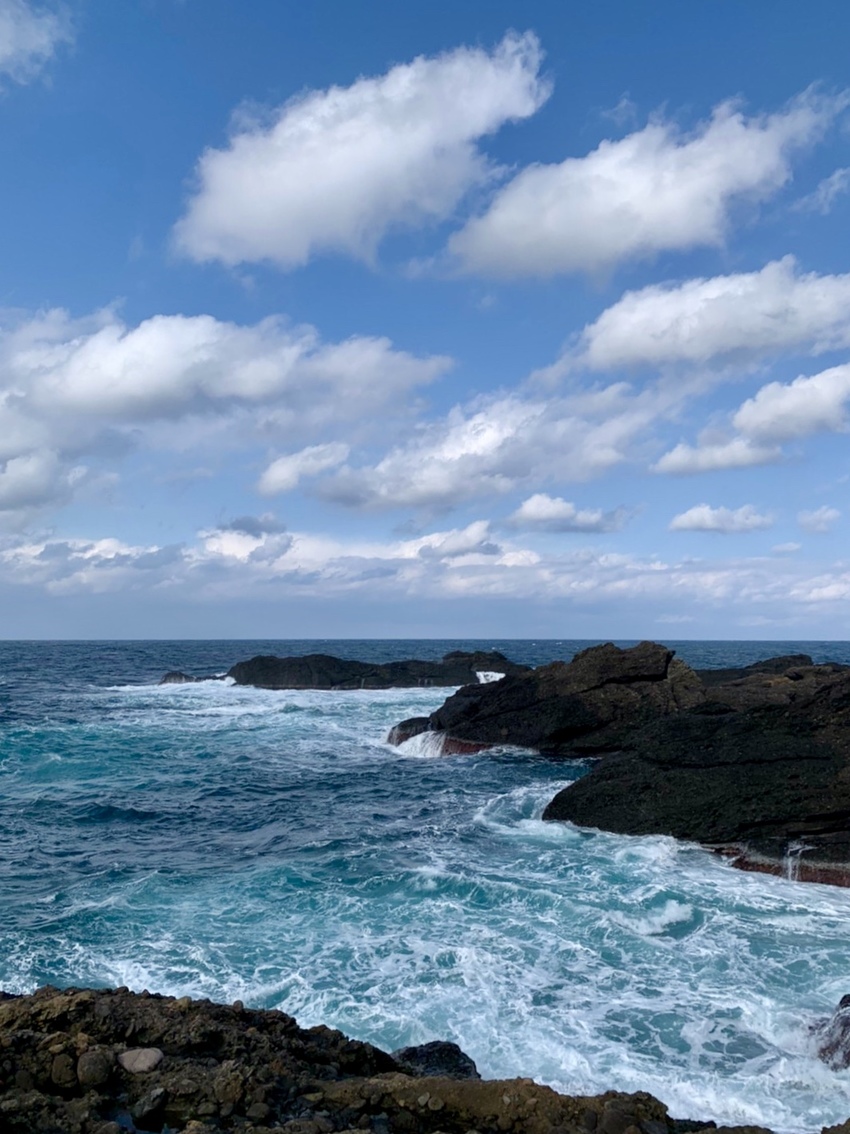 この青さは何やろうなあ〜 海の...