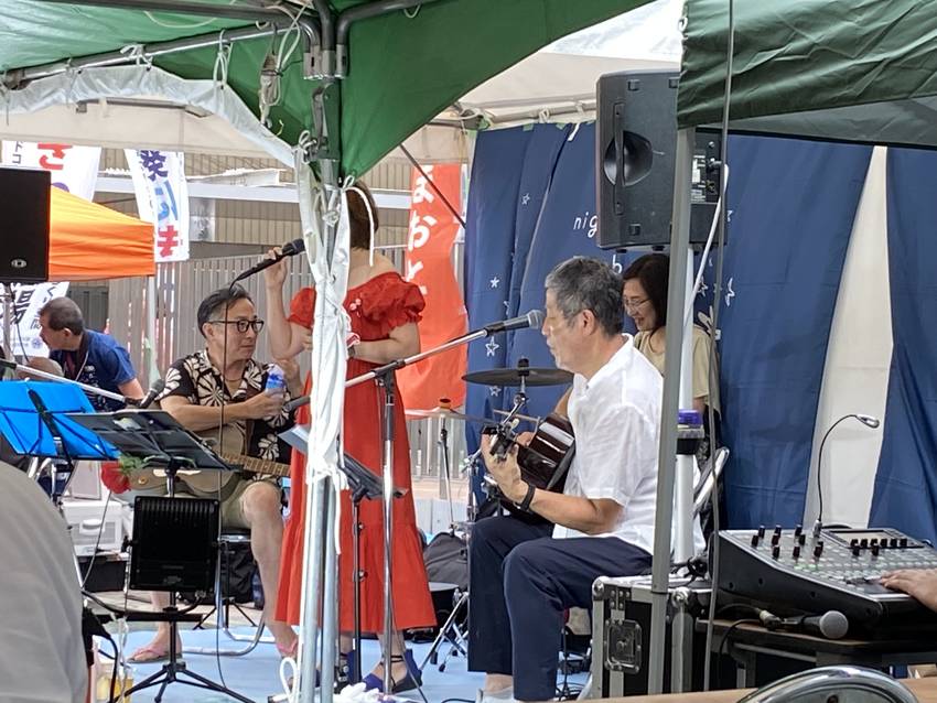 ライブも次々に盛り上げてくれま...