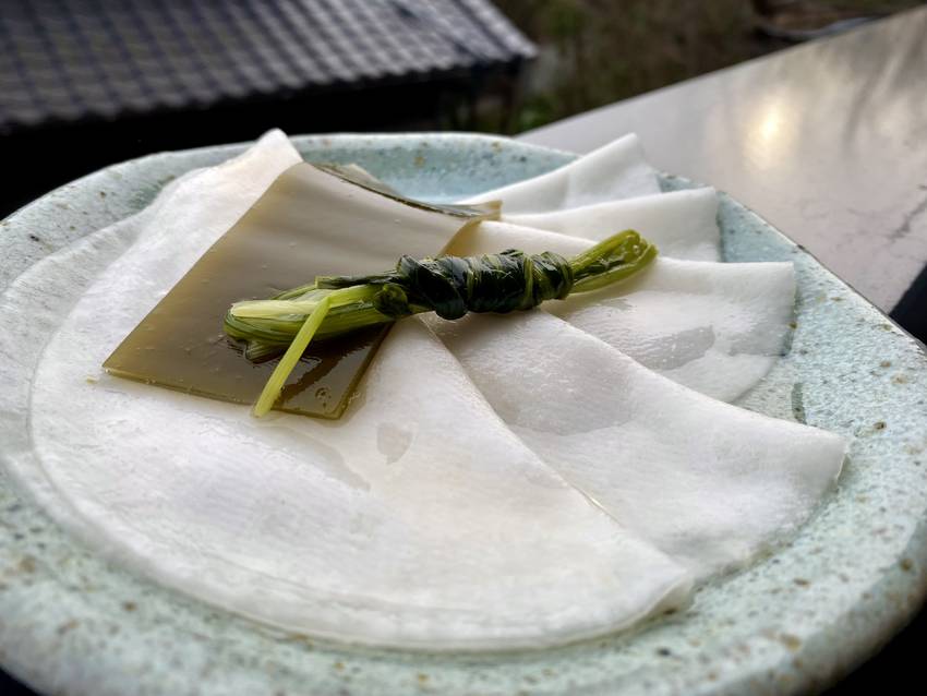 真っ白な蕪らの淡い繊細な美味し...