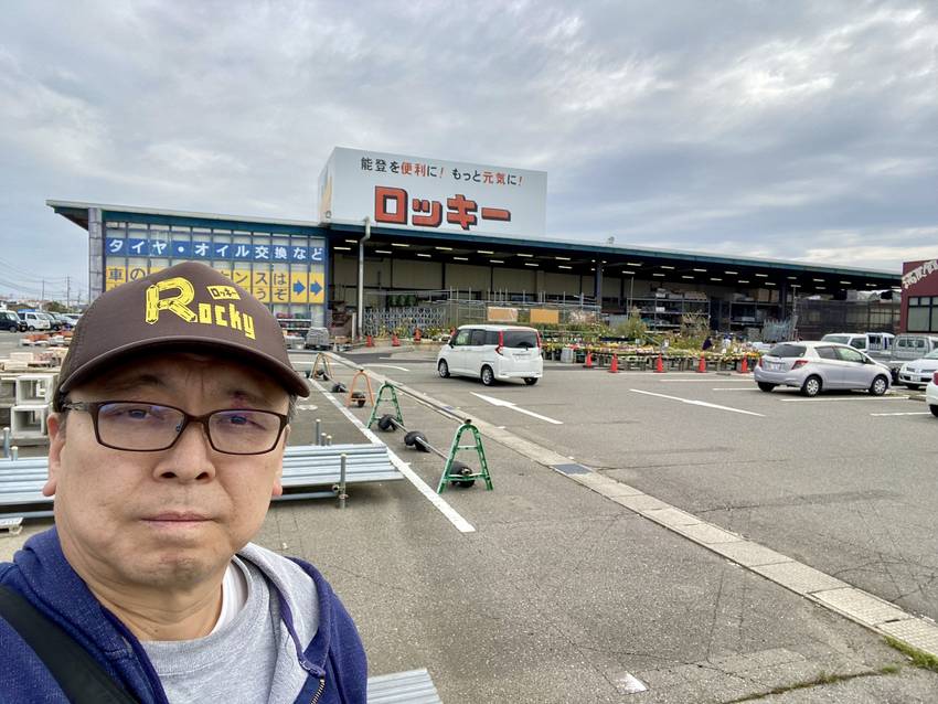 ちょうど看板もリニューアルした...