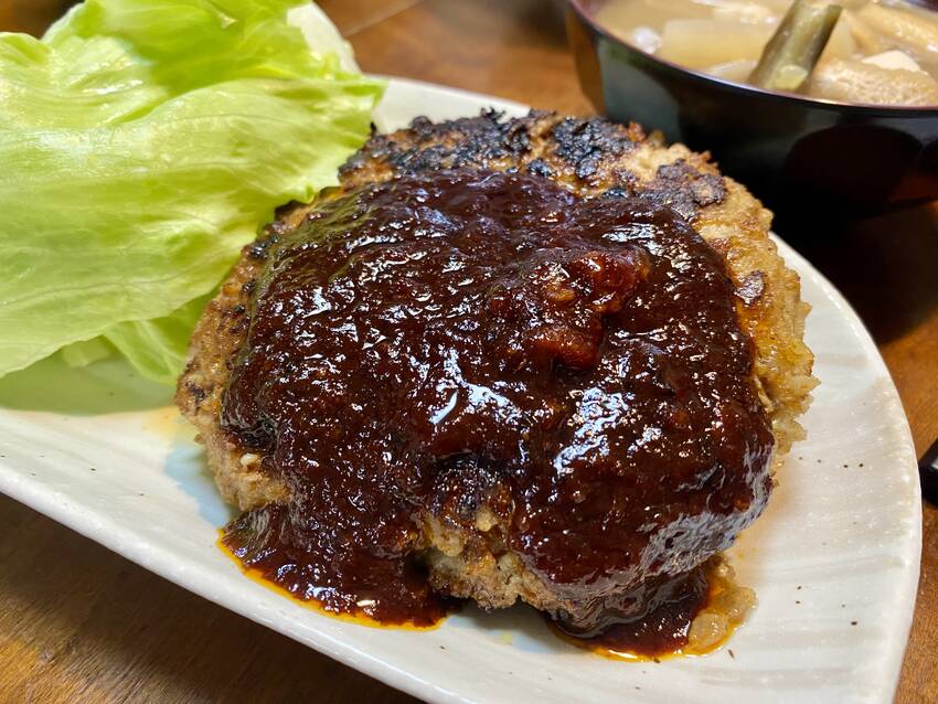 手作りハンバーグにオリジナルソ...
