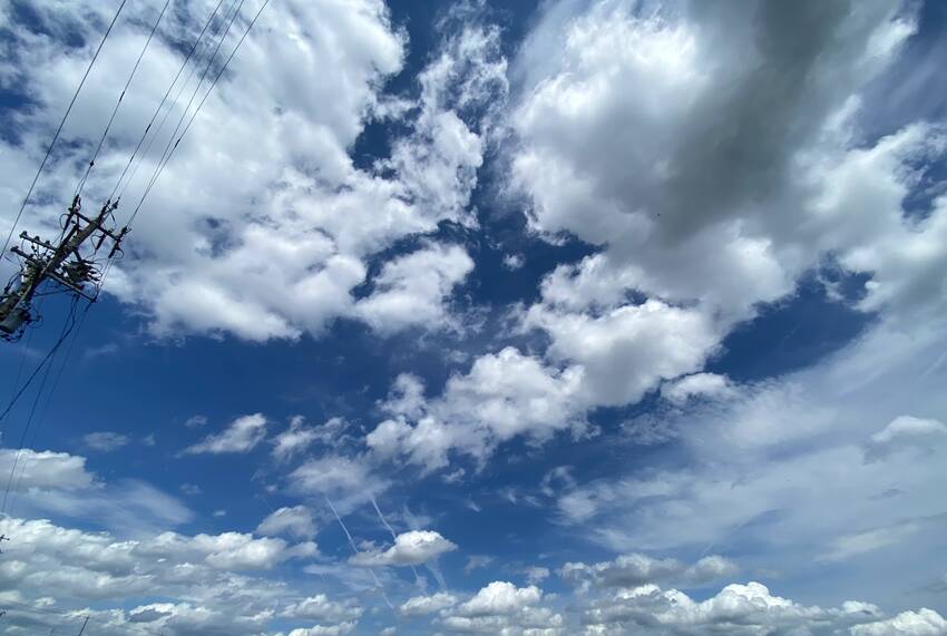 夏らしいダイナミックな青空 い...