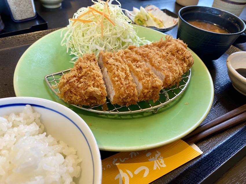 厚切りジャンボロースカツ？だか...