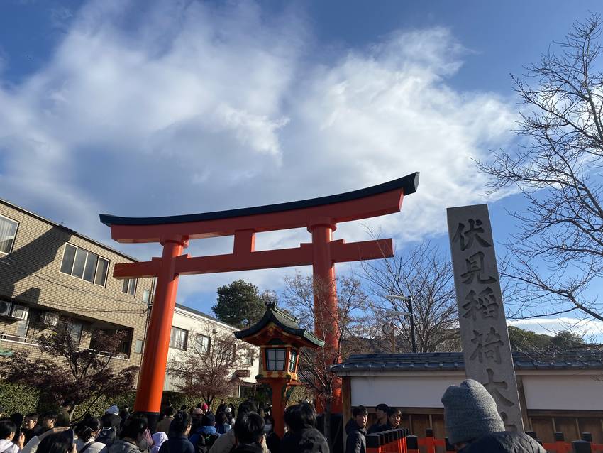 ご覧のようにまっすぐ歩けない状...