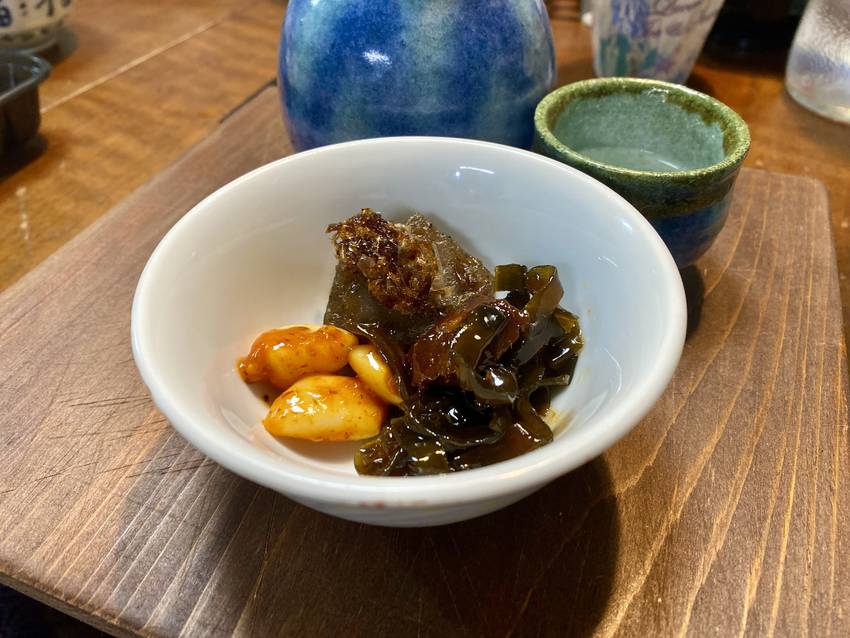 なんかよく見えないけど お酒に...
