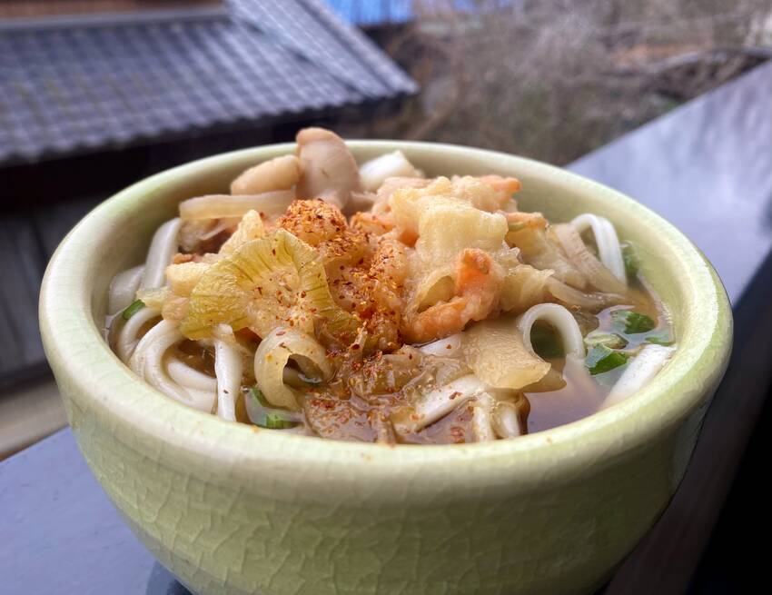 讃岐乾麺を茹でてね かき揚げの...