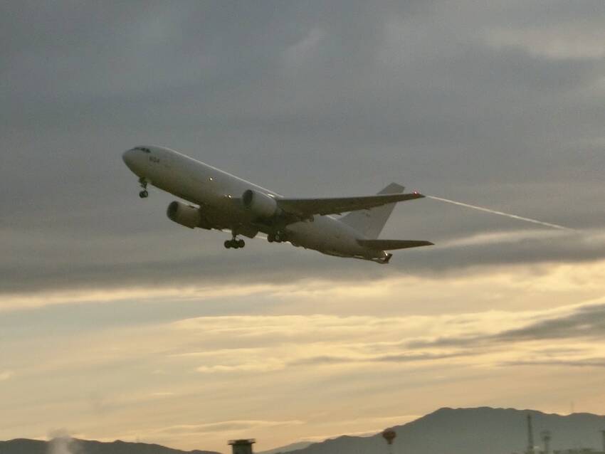 これがKC76っていう輸送機で...