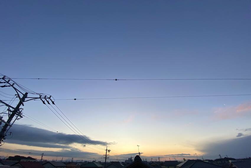 あちらこちらに雪雲が垂れ込めて...