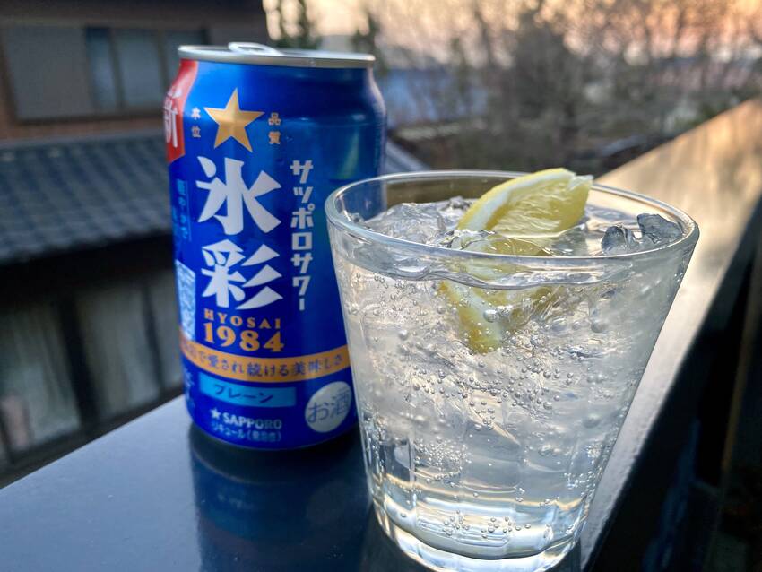 こんな洒落たグラスじゃあなかっ...