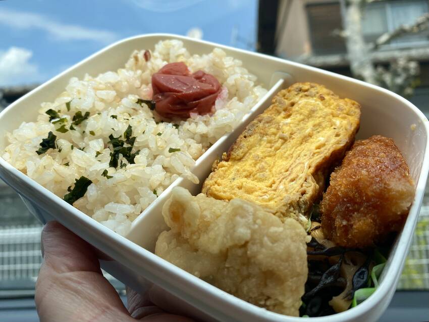 変わりばえしないいつものお弁当...