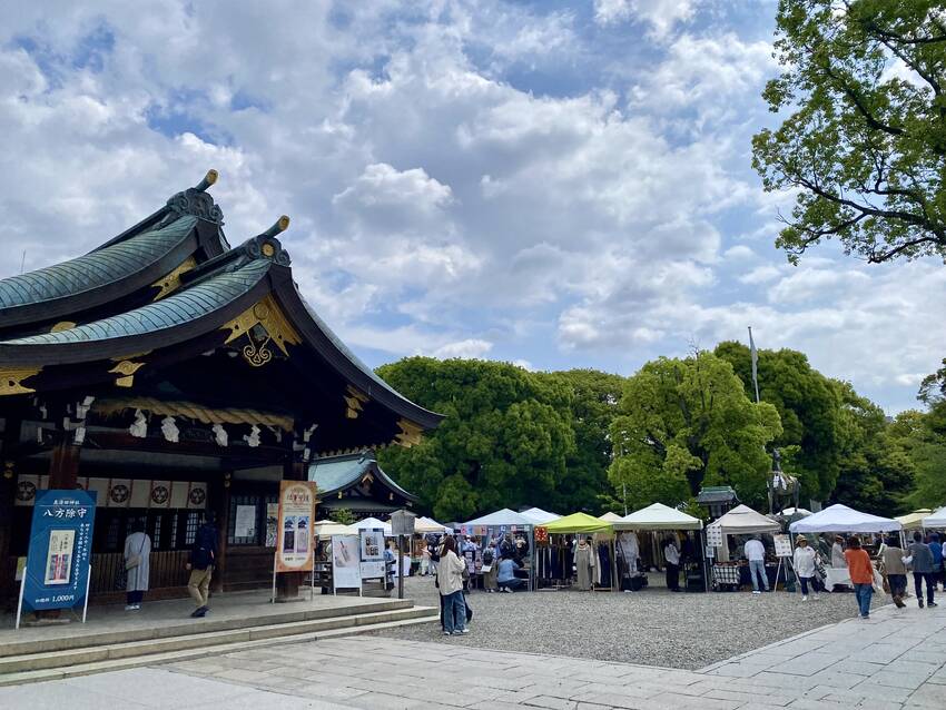 日中はこんな盛大なお祭りに
