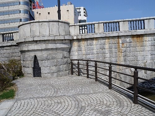 橋の付け根には