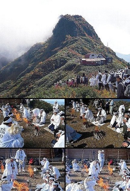 多くの登山者に交じって