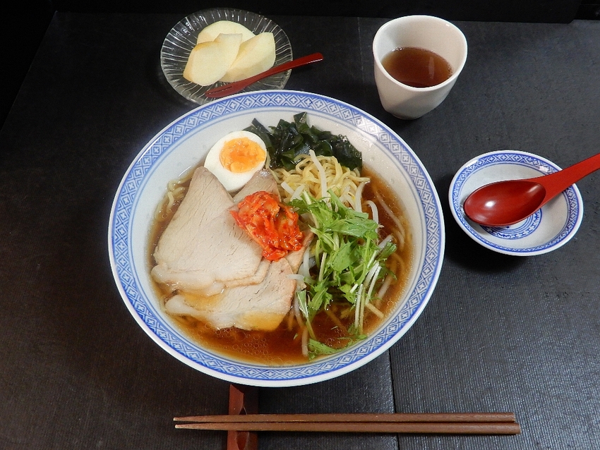 「醤油ラーメン」　「りんご」