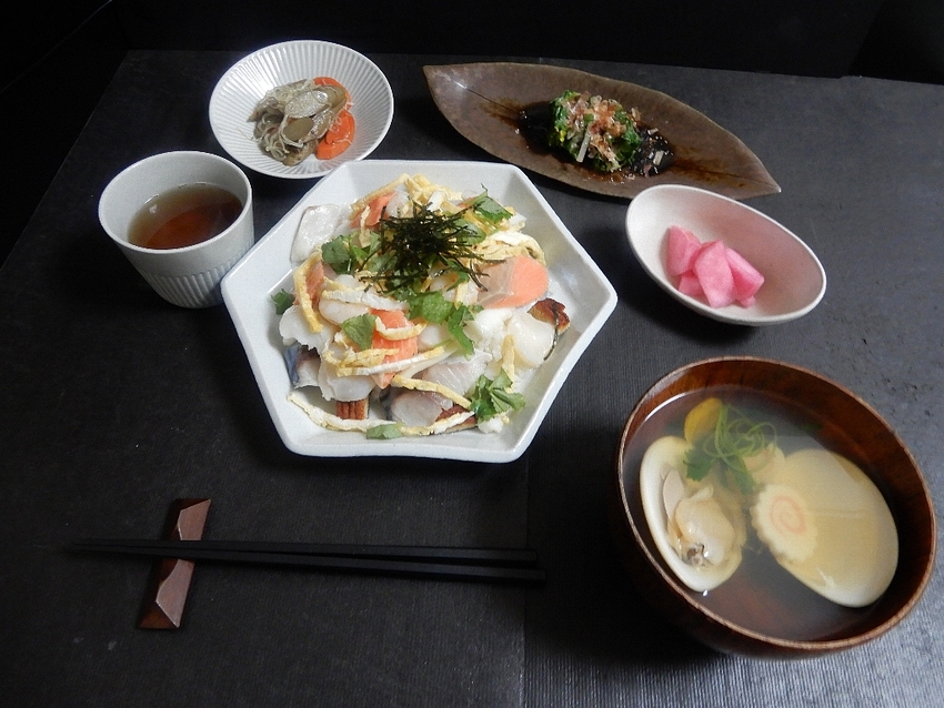具沢山の「ちらし寿司」　「蛤の...