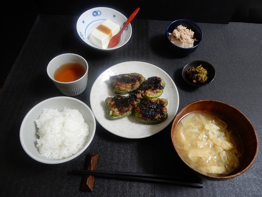 「ピーマンの肉詰め」　「ツナ缶...