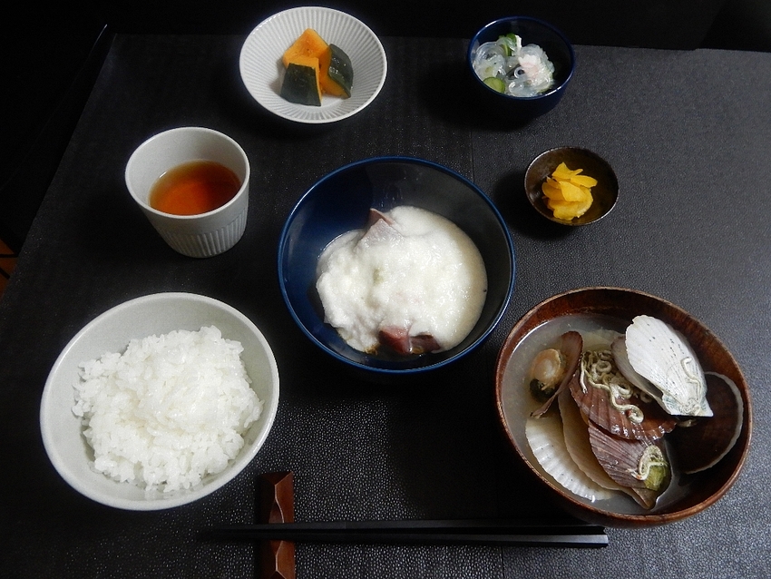 お刺身「ブリの山掛け」　｢春雨...