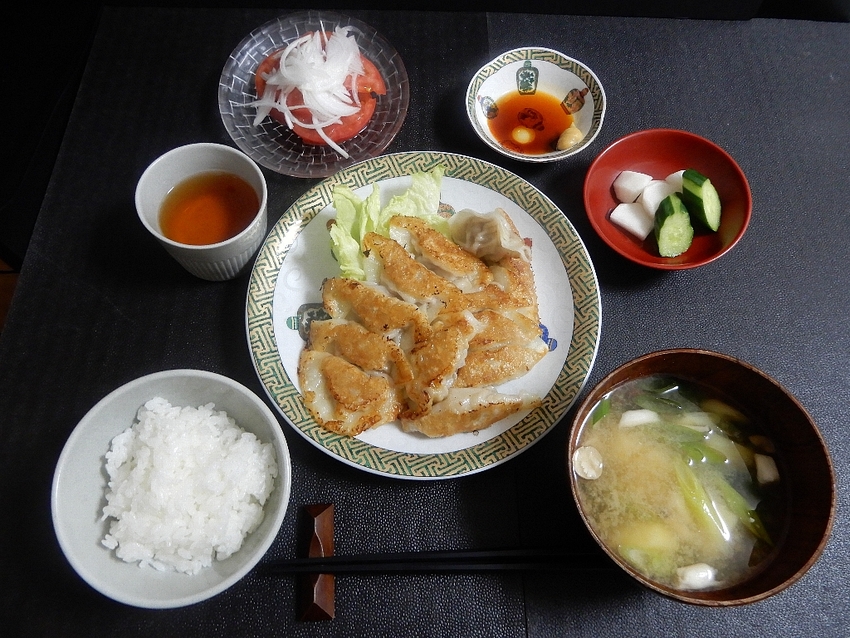 「焼き餃子　レタス添え」　「ト...