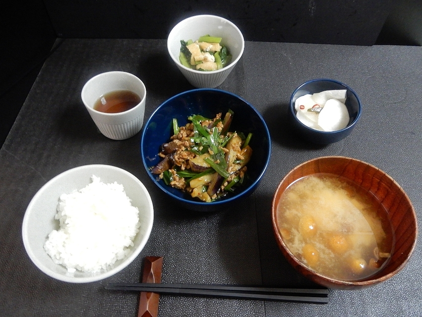 「マーボー茄子」　「小松菜と油...