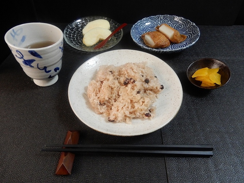 「赤飯」　「稲荷餅」　「壺漬け...