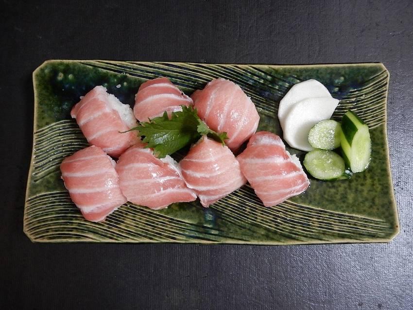 トロにぎり寿司+カブとキュウリ...