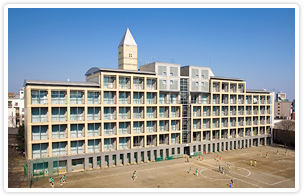 ＜跡見学園中学校 校舎＞