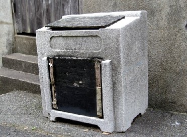ゴミ箱、健在です