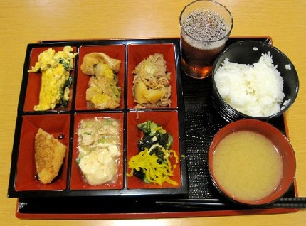 お昼ご飯 ＠【ファミリオ食堂】...