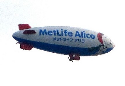 ＜飛行船＞（２） ＠「メットライフ　アリコ」...