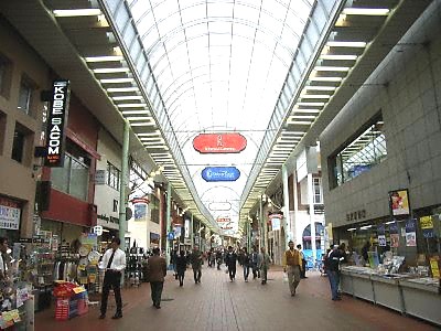 ＜神戸元町商店街＞