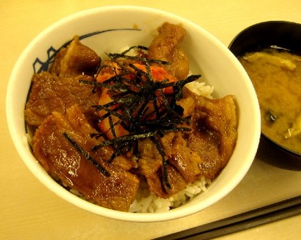 キムカル丼＠【松屋】（神戸新開...
