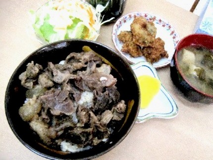 すじ丼（並）＠和食堂【まるさ】...