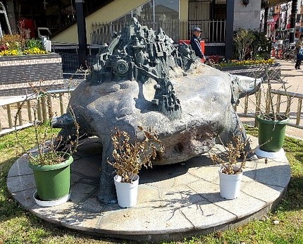 ＜枯れた植木鉢の飾り＞...