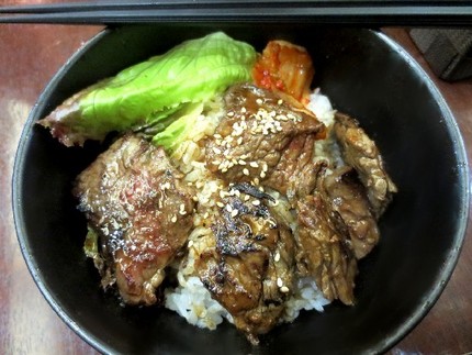 黒毛和牛焼肉丼＠牛のマークの【...