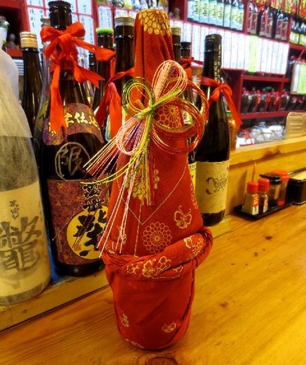 風呂敷包みの＜祝い酒＞＠台湾料...
