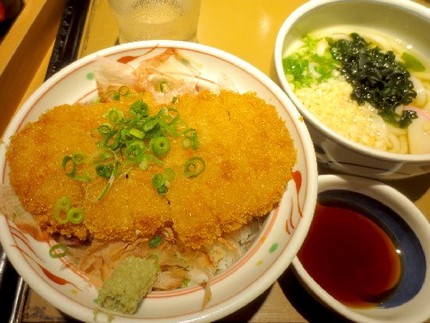 和風たれかつ丼とうどんのセット...