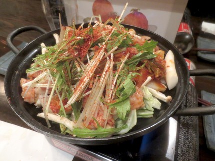 ホルモン鍋＠家庭料理【彩菜】須...