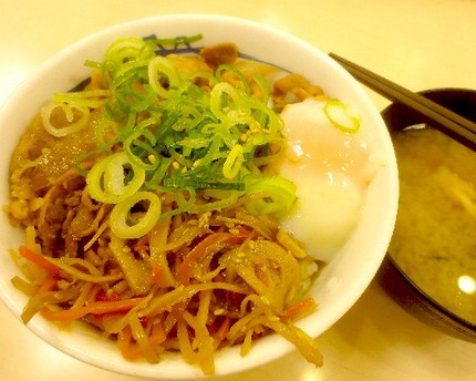 きんぴらと半熟玉子牛めし＠【松...