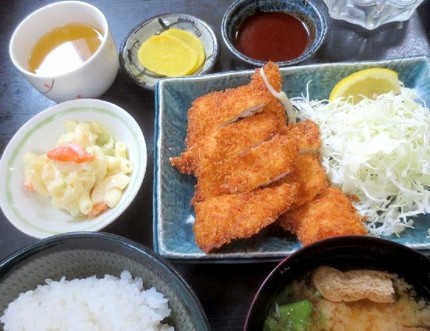 チキンカツ定食＠お食事処【憩】...