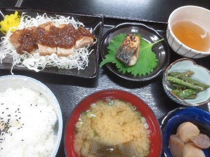 吉珍おまかせ定食（３）＠お食事...