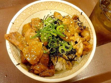 炭火やきとり丼（２）＠【すき家...