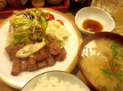 ステーキ定食（２）＠地鶏屋「待...