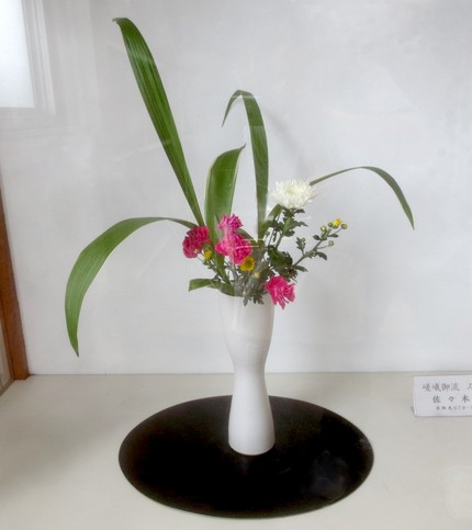 ＜生け花＞（１０８）【嵯峨御流...
