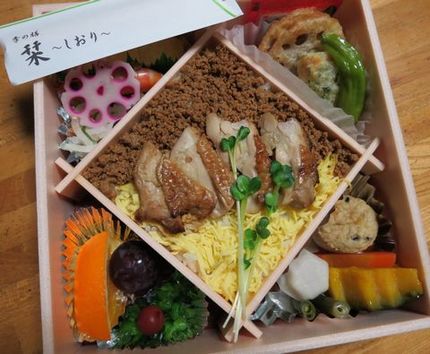鶏そぼろ弁当～季の膳：栞～＠仕...