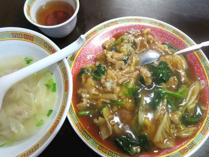 肉飯と小ワンタンのセット＠中華...