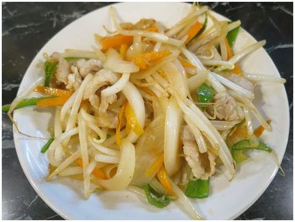 「もやし炒め」（４）と「野菜炒...